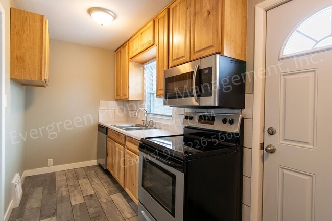 Building Photo - 207 E Stuart St