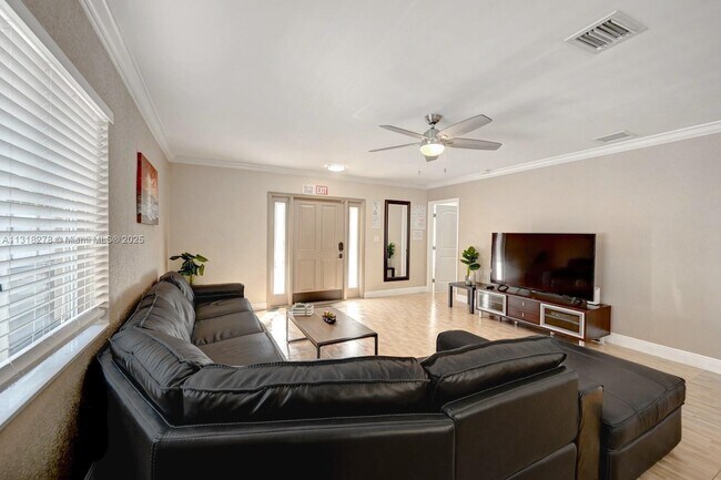 Building Photo - 825 Harrison St