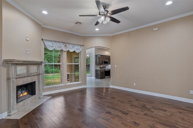 Building Photo - 133 Lone Oak Dr