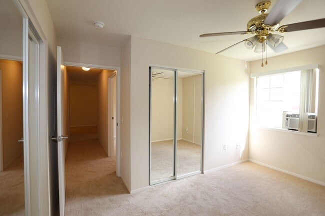 Building Photo - Kapolei - Aeloa Terrace - renovated ground...