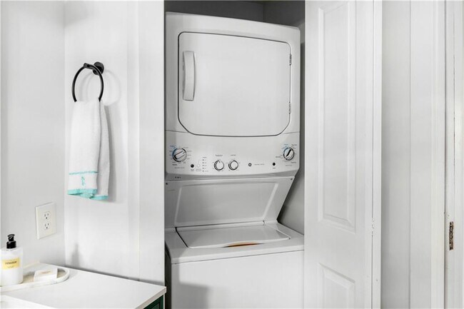 Building Photo - 119 Ashland Dr NE