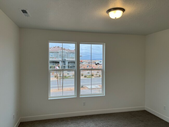 Building Photo - 5562 S Carnelian Pkwy