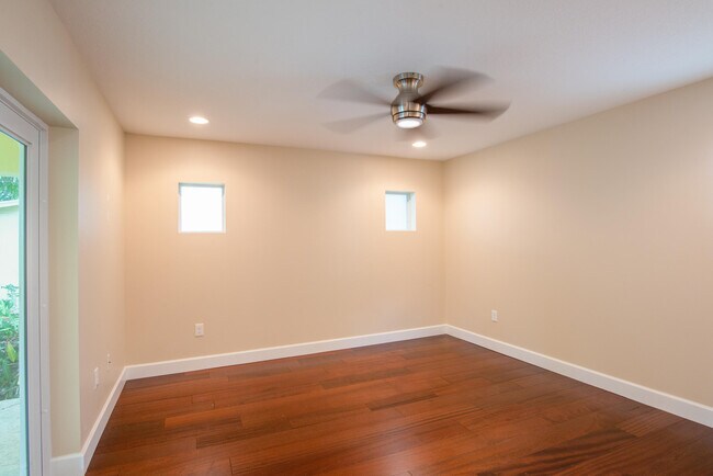 Building Photo - 364 Orange Way