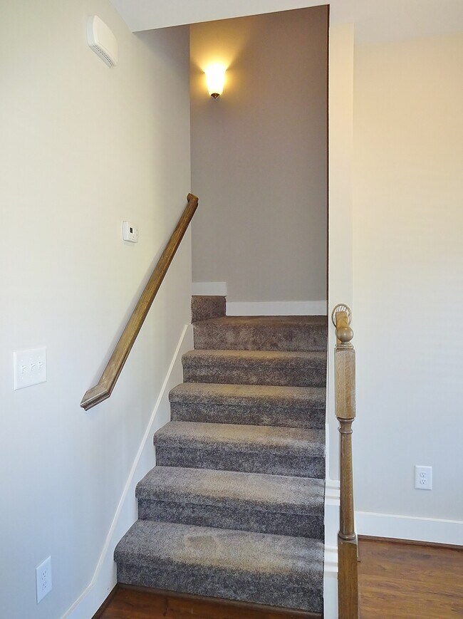 Building Photo - 555 Polo Way