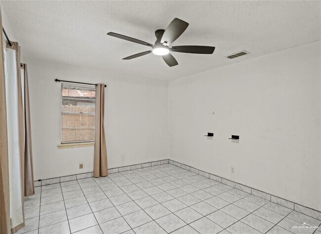 Building Photo - 27 E Peter St