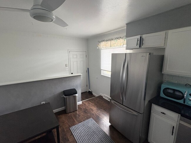 Building Photo - Price update Charming 2BR House (Basement ...