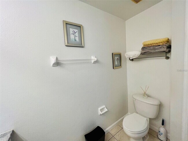 Building Photo - 2413 Silver Palm Dr