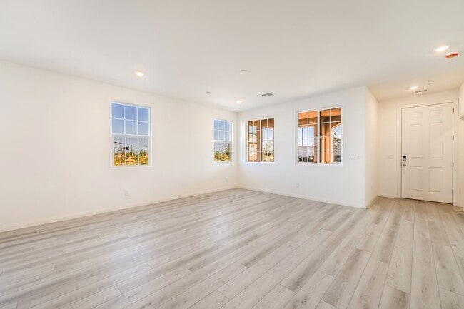 Building Photo - Brand New 2025 Home with 3 bedrooms,  3 ba...