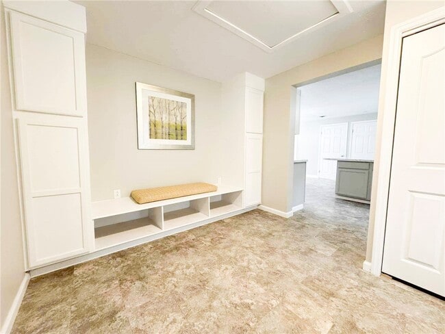 Building Photo - 861 Filkins Rd