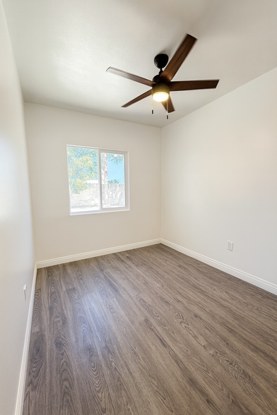 Building Photo - 617 E 109th St