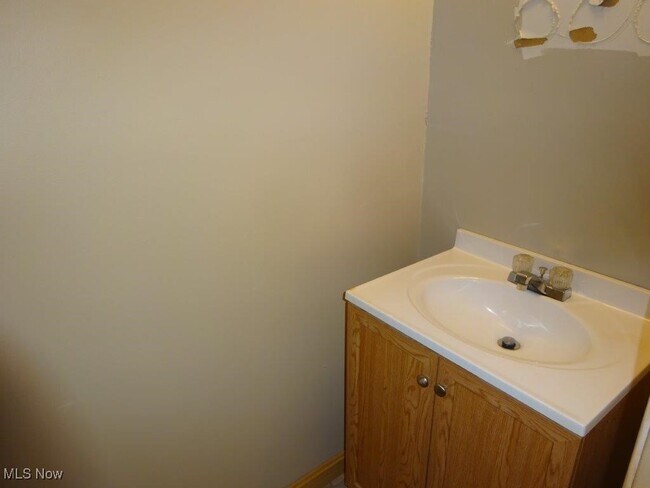 Building Photo - 1050 Mazepa Trail