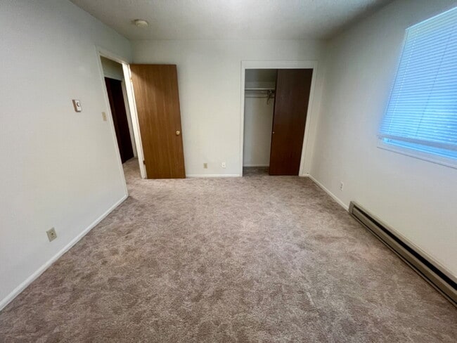 Building Photo - Upper level two bedroom, one bathroom clos...