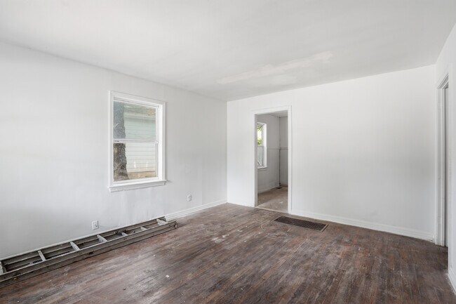 Building Photo - 7827 Rugby Ave