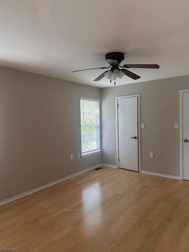 Building Photo - 51 Rushmore Ln