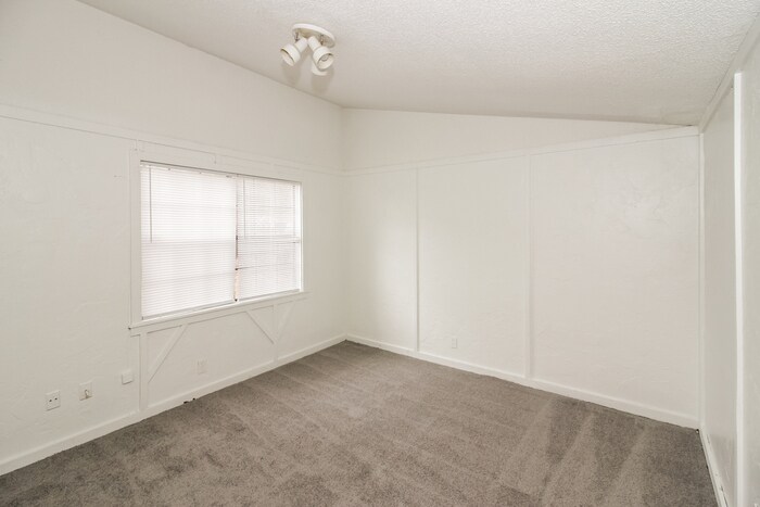 Building Photo - 6218 Ridgeline Dr