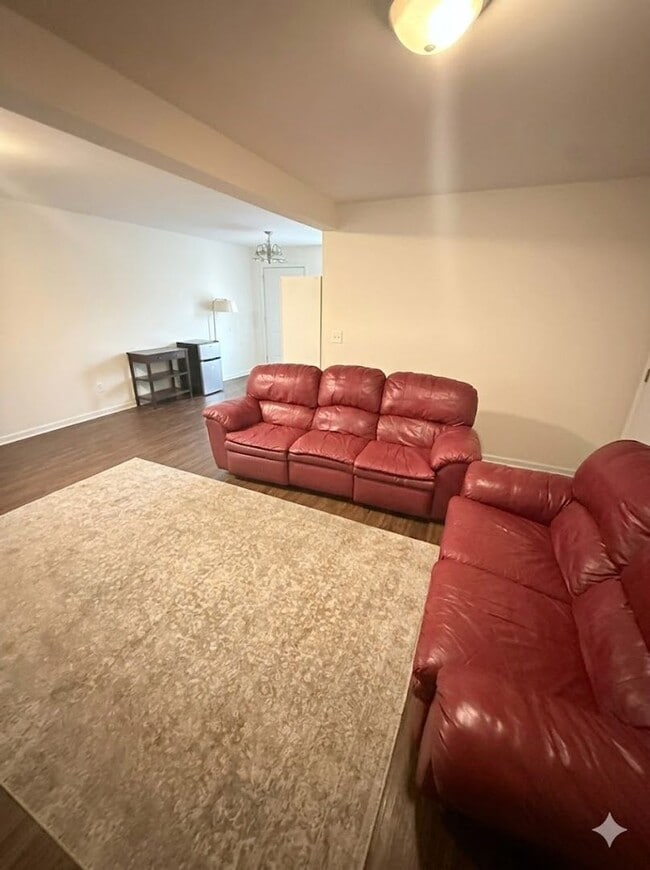 Building Photo - Spacious & Stylish 3BR/3BA Minutes from Downtown Athens