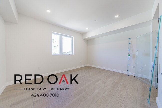 Building Photo - 5320 Cartwright Ave