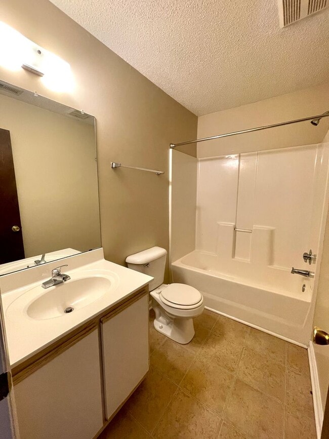 Building Photo - Minutes to Camp Lejeune! Pets with Owner Approval!