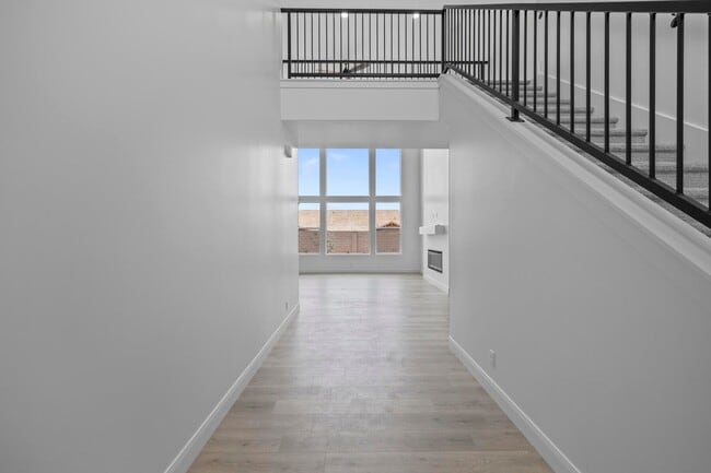 Building Photo - 646 Grn Mountain Dr