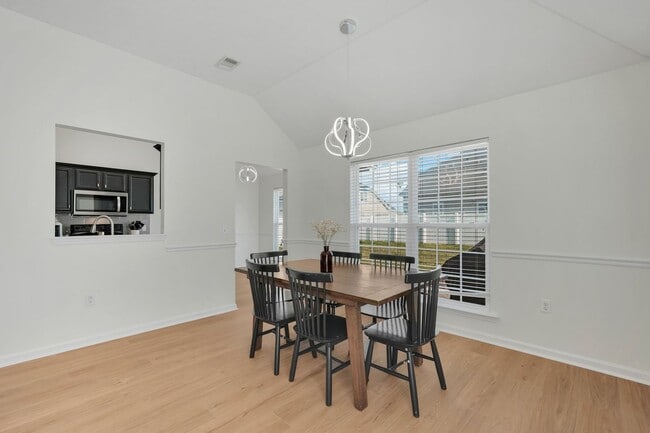 Building Photo - Centrally Located Ranch Home in Richmond Hill