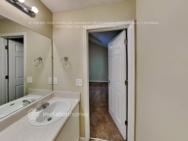 Building Photo - 3305 Catalina Dr