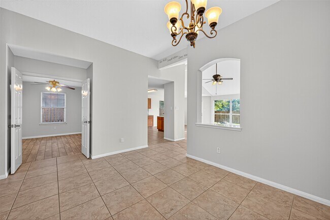 Building Photo - 16414 Sylvan Dale Dr