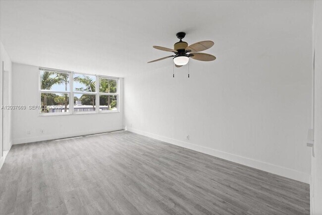 Building Photo - 9441 Evergreen Pl