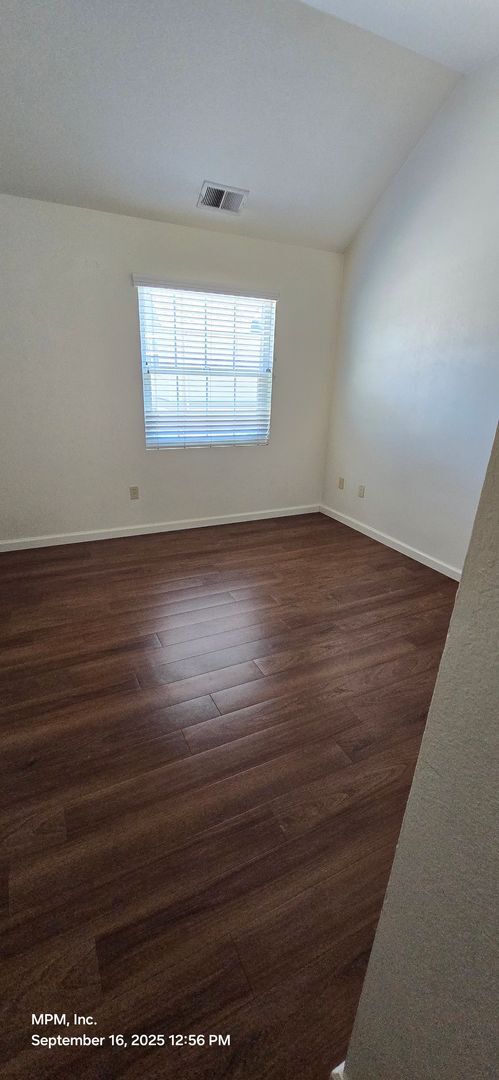 Building Photo - X41 Thomas Court (41,45,49)