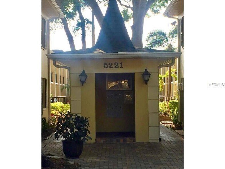 Building Photo - 5221 Bayshore Blvd