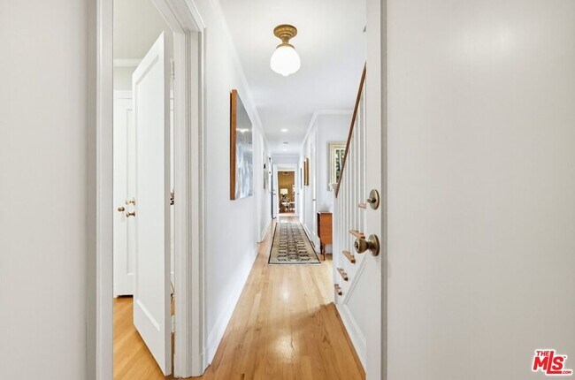 Building Photo - 516 S Rimpau Blvd