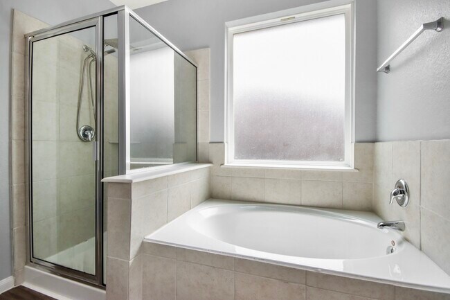 Building Photo - 2335 Spring Hollow Dr