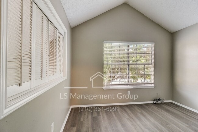 Building Photo - 7523 Oak Chase