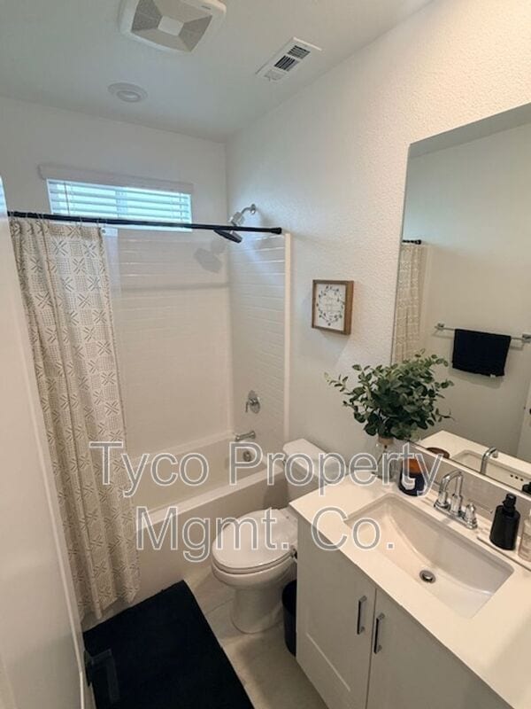 Building Photo - 2052 Vela Ln