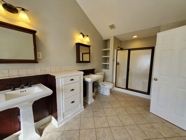 Building Photo - 958 Flynn McPherson Rd