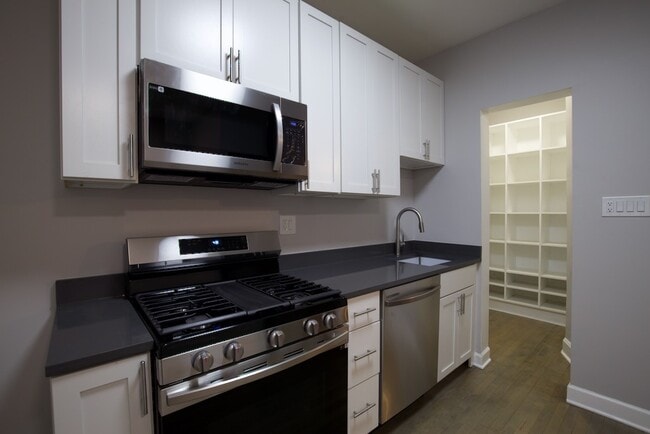 Building Photo - 1454 W Winnemac Ave