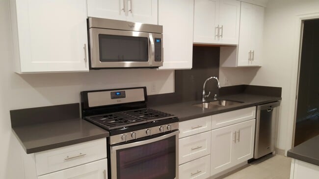 Building Photo - 1830 Kelton Ave