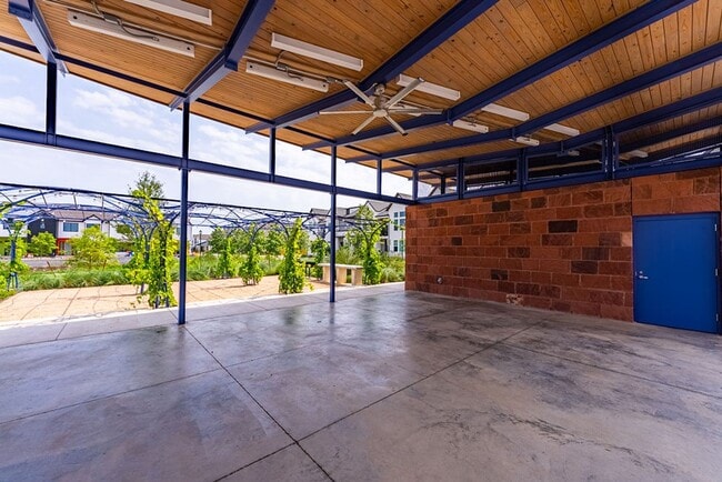 Building Photo - Amazing 3 bedroom, 2 bathroom home in East Austin!