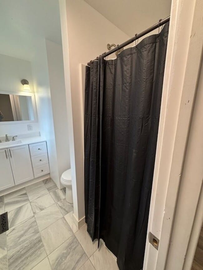 Building Photo - Unique duplex in post falls