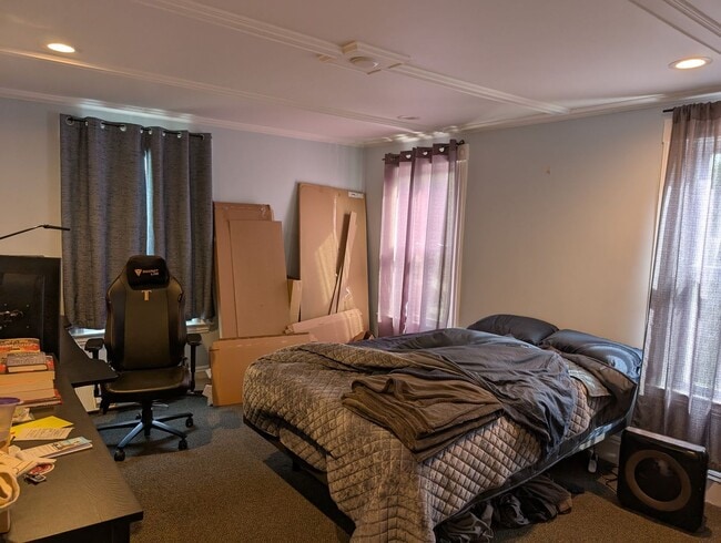 Building Photo - Charming 3-Bedroom, 3-Bathroom Home