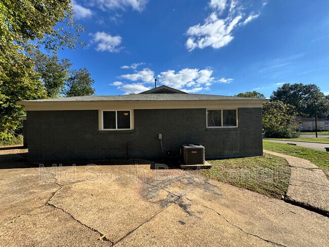 Building Photo - 1122 Semmes St