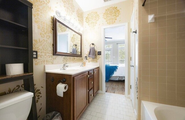 Building Photo - 2065 Peabody Ave