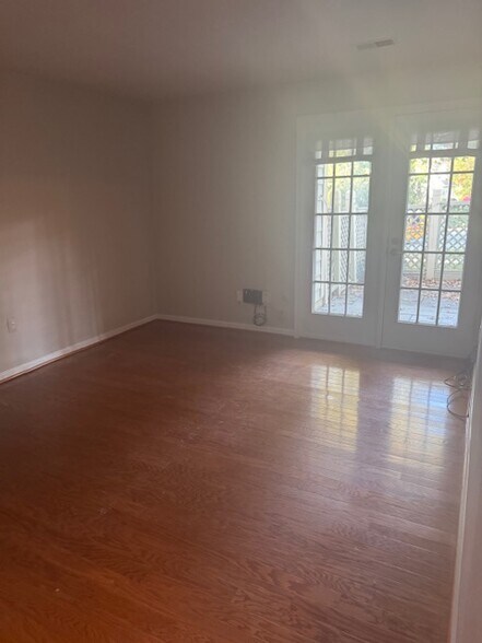 Building Photo - 13119 Shadyside Ln