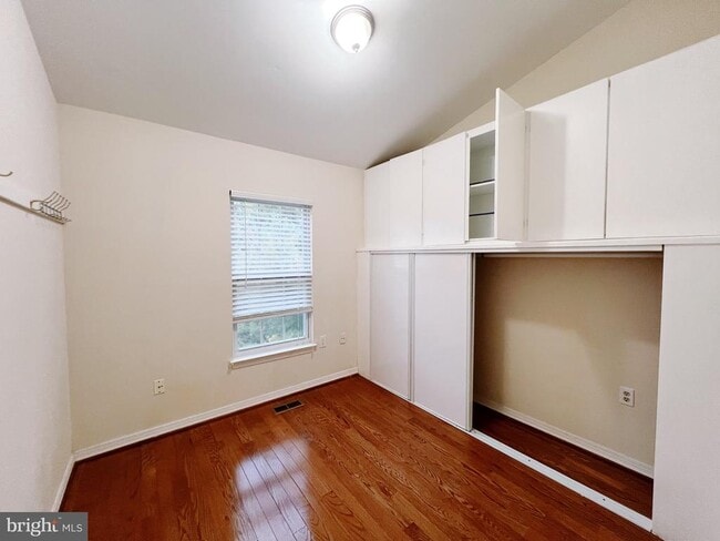 Building Photo - 6 Lazy Hollow Way