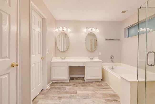 Building Photo - 3026 Silver Spring Trail