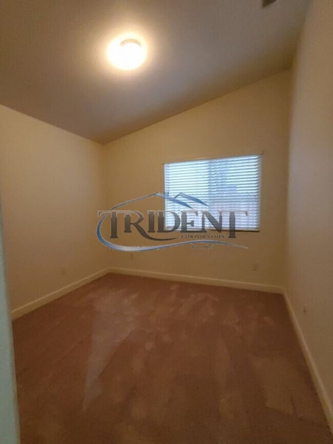 Building Photo - 4 bedroom 2 bath near schools and parks