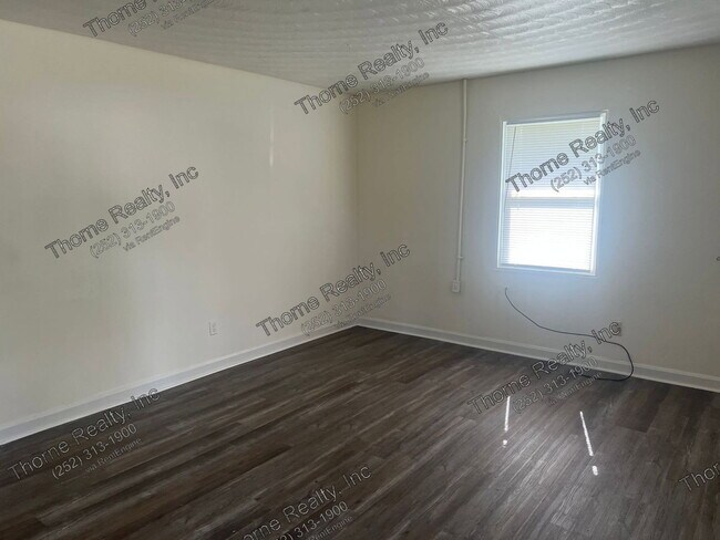 Building Photo - 100 Burnette St