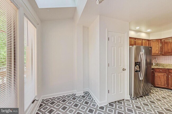 Building Photo - 5 Drumcastle Ct