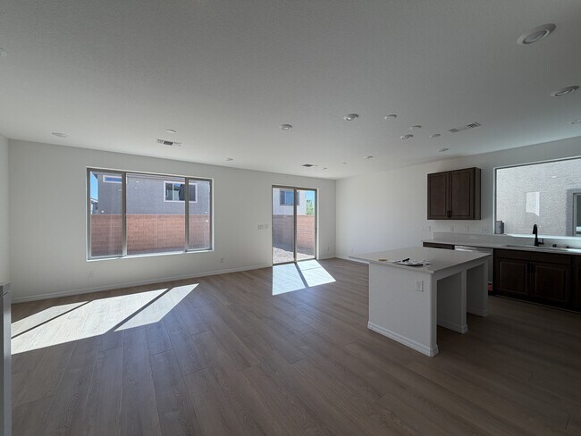Building Photo - 10290 Dallington St