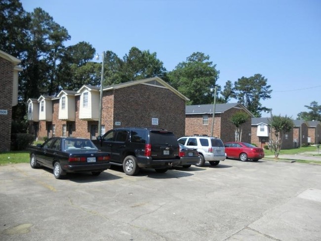 Building Photo - Pine Grove Apartments