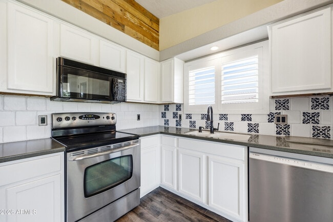 Building Photo - 18333 E Sunnydale Dr